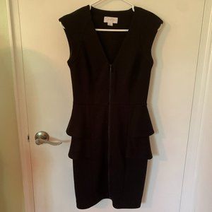 Sleeveless black v-neck fitted dress by Jessica Simpson